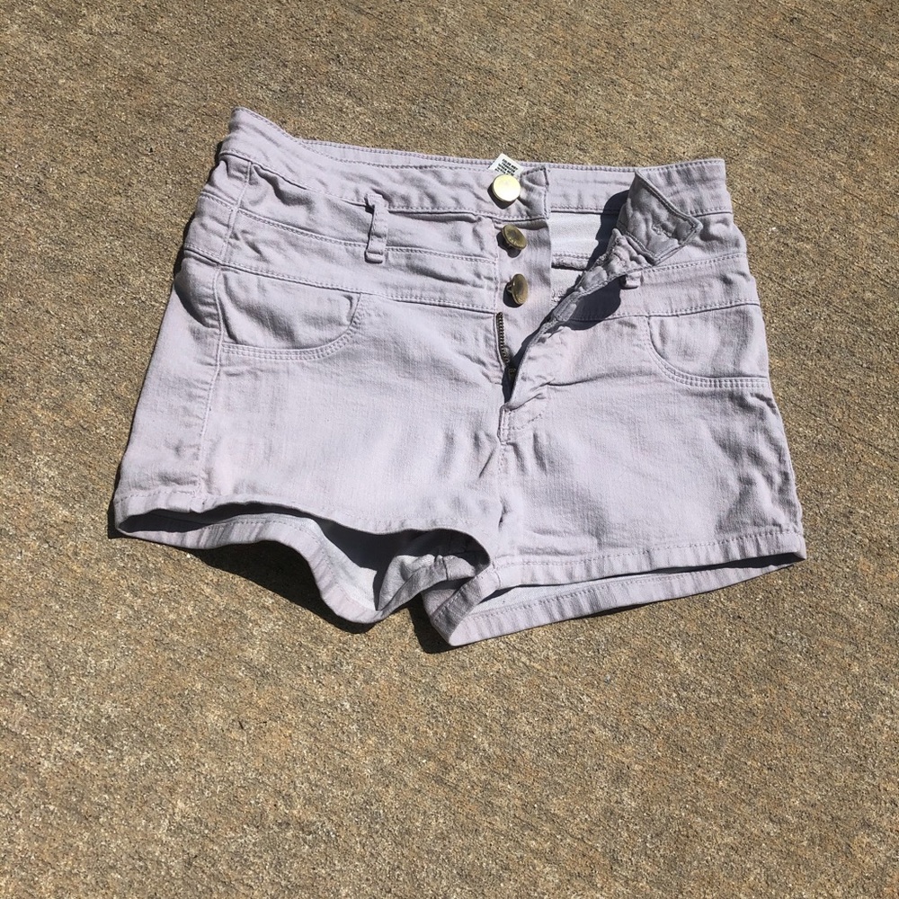 High-waisted Refuge Grey Jean shorts✨🏷